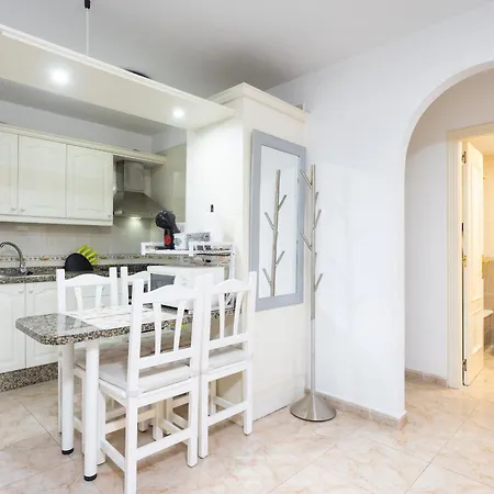 Home2book Sunny Coastal Getaway Apartament