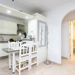 Home2book Sunny Coastal Getaway شقة