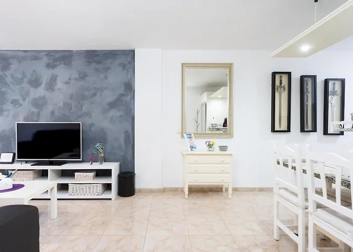 Home2book Sunny Coastal Getaway